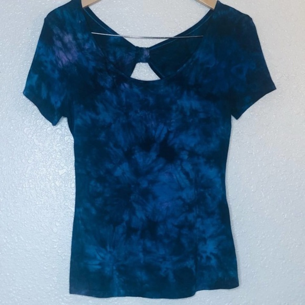 {No Boundaries} tie dye fitted blue T shirt XS